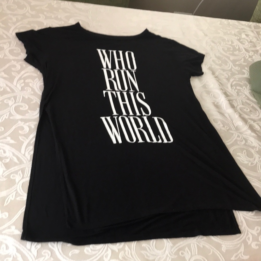 Long black “Who run the world” shirt